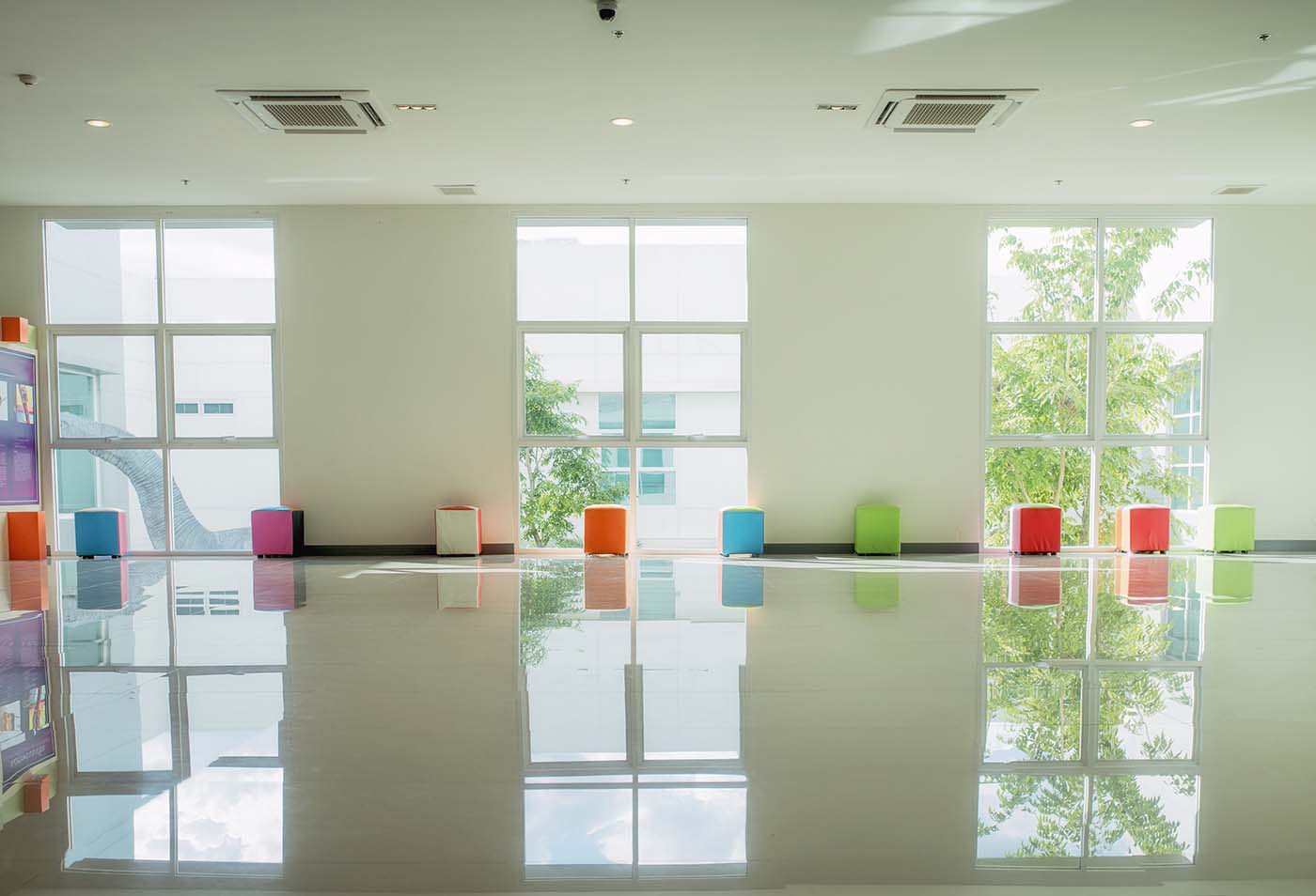 Light,White,Room,With,Big,Window